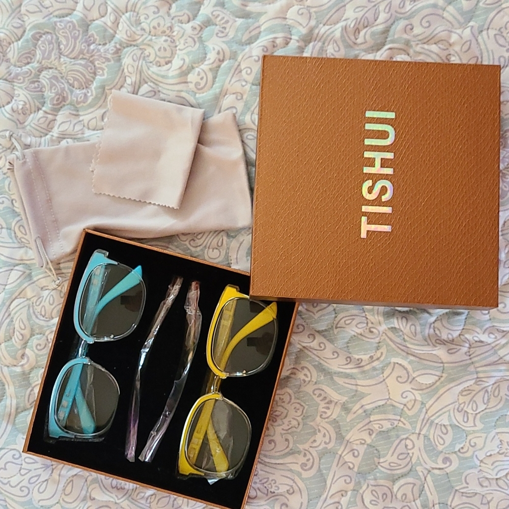 Blue light blocking glasses